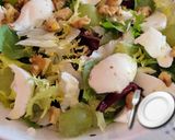 Foto del paso 1 de la receta: Ensalada con uvas y queso