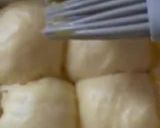 Gambar langkah 10 resipi Roti kentang kastard.