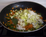 Foto del paso 12 de la receta: Conejo con verduras al horno y gramola