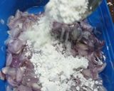 Gambar langkah 3 resipi Bawang Goreng Rangup.
