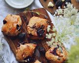 Jeżynowe bułeczki scones z białą czekoladą i lawendą krok przepisu 3 zdjęcie