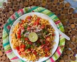 A picture of step 3 of Bhadang (puff rice chivada).