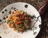 Foto del paso 4 de la receta: Fideos de arroz con vegetales 🥦🥕🍆🌶🥒