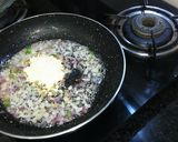 A picture of step 4 of Garlic spinach curry  or Palak lahsuni.