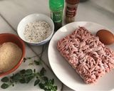 Foto del paso 1 de la receta: Patatas guisadas con albóndigas caseras, en olla exprés