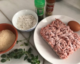 Foto del paso 1 de la receta: Patatas guisadas con albóndigas caseras, en olla exprés