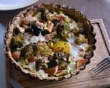Foto del paso 10 de la receta: Tarta con masa de zapallo, relleno con brócoli, pollo y queso