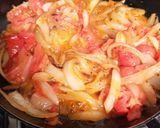 Foto del paso 1 de la receta: Cebolla con tomate caliente