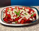 Φωτογραφία βήματος 2 της συνταγής Καρπούζι 🍉 με φέτα λίγα flakes κρητικής γραβιέρας & δυόσμο