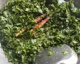 Foto langkah ke 3 dari resep Sayur Daun Ubi Tumbuk & Sambel Teri Kecombrang.