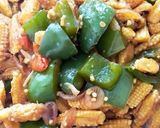 Foto langkah ke 3 dari resep Tumis jagung muda paprika.