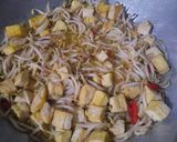 Foto langkah ke 4 dari resep Tumis Taoge Tahu.
