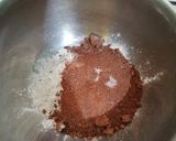 Foto langkah ke 3 dari resep Bolu Cokelat Kukus Duo Topping.