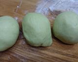 Hình bước làm 2 của món Bánh mì hoa cúc phô mai lá dứa