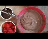 A picture of step 3 of Choco Strawberry instant dessert.
