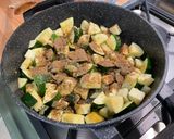 Une image de l'étape 8 de Courgettes à l'ail rose et épices indiennes.