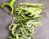 Une image de l'étape 1 de Tagliatelles de concombre à la green zebra.
