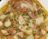 Hình bước làm 2 của món Pizza mì xúc xích chà bông