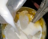 Foto langkah ke 3 dari resep Alpukat Kocok Gula Aren Susu UHt.