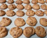 Foto langkah ke 6 dari resep Glutenfree Chocolate Chips Cookies.
