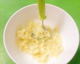 Hình bước làm 1 của món Aloo puri (bánh khoai tây chiên phồng Ấn Độ)