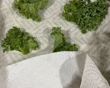 Foto langkah ke 2 dari resep Kale crispy 🥬 (kerupuk hijau).