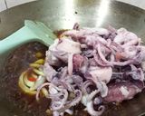 Foto langkah ke 5 dari resep Cumi Asam Manis Saus Tiram.