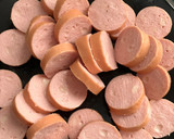Foto del paso 3 de la receta: Ensalada alemana (kartoffelsalat) con salchichas de queso ahumadas (Bockwurst)