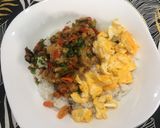 Foto langkah ke 6 dari resep Rice Bowl Ayam Cabe Garam dengan Scramble Egg.