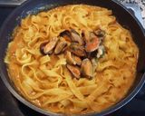 Foto del paso 5 de la receta Tagliatelle en salsa de sofrito con mejillones y gulas