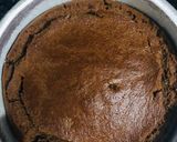 A picture of step 3 of Parle biscuit chocolate cake.