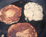 Foto del paso 3 de la receta: Pancakes de avena 🥞 con guindones, coco y un toque de naranja 🍊 😋
