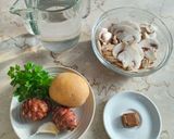 Foto del passaggio 1 della ricetta Vellutata di funghi champignon