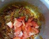 A picture of step 3 of Sindhi chicken curry.