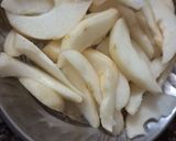 A picture of step 3 of Butterfly Pea Stewed Pears.