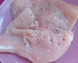 Foto del paso 3 de la receta: Pechuga de pavo rebozada con salsa de vino