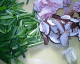 A picture of step 1 of Try with Shiitake Mushrooms Stir-fried Pork with Garlic Chives and Eggs.