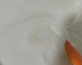 Foto langkah ke 2 dari resep Banana steam cake.