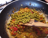 Foto del paso 5 de la receta: Bacalao a la baezana (con tomate y guisantes)