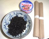 A picture of step 1 of Light and Refreshing Hijiki Seaweed and Tuna Soba Noodle Salad.