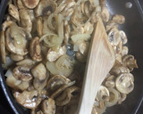 Foto del paso 2 de la receta: Tortilla de brócoli y champiñones