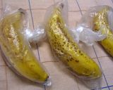 A picture of step 3 of Chunky Banana Yogurt Sundae.