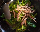 Foto langkah ke 5 dari resep Tumis Genjer + Teri.