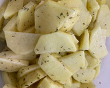 Foto del paso 3 de la receta: Pollo asado en horno con guarnición de patatas