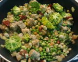 Foto del paso 4 de la receta: Salteado de verduras y hamburguesa