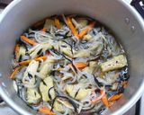 A picture of step 4 of Stir-fried Shirataki.