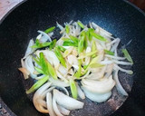 Foto del paso 2 de la receta: Fideos soba en salsa de ostras con langostinos y curry madrás