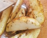 Foto del paso 2 de la receta: Papas gajo especiadas en freidora de aire