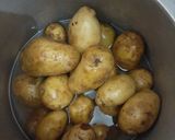 धनिया आलू (Dhaniya aloo recipe in Hindi) रेसिपी चरण 1 फोटो