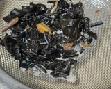 Foto langkah ke 4 dari resep Roasted Milk Tea With Grass Jelly.